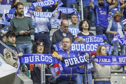 Imagen de aficionados en el partido entre el Silbö San Pablo Burgos y el Menorca.