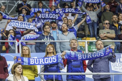 Imagen de aficionados en el partido entre el Silbö San Pablo Burgos y el Menorca.