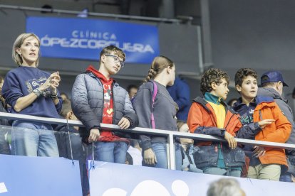 Imagen de aficionados en el partido entre el Silbö San Pablo Burgos y el Menorca.