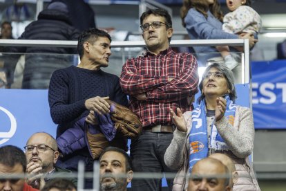Imagen de aficionados en el partido entre el Silbö San Pablo Burgos y el Menorca.