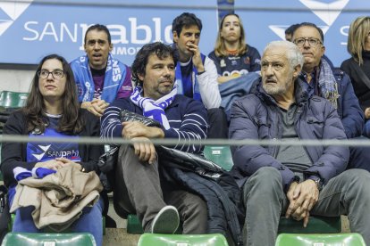 Imagen de aficionados en el partido entre el Silbö San Pablo Burgos y el Menorca.