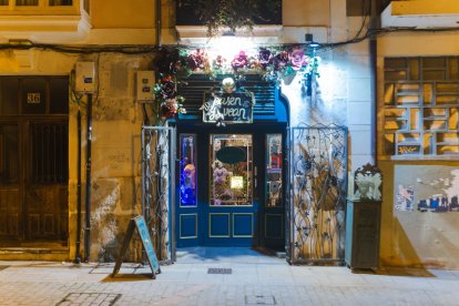 Raroralium está en corazón histórico de Burgos, en la calle Fernán González, cerca de la Catedral.