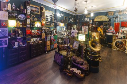 Situada en el corazón histórico de Burgos, cerca de la Catedral, en la calle Fernán González.