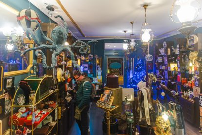 Situada en el corazón histórico de Burgos, cerca de la Catedral, en la calle Fernán González.