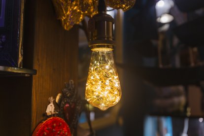 Situada en el corazón histórico de Burgos, cerca de la Catedral, en la calle Fernán González.