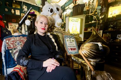 Situada en el corazón histórico de Burgos, cerca de la Catedral, en la calle Fernán González.