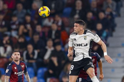 Imagen del partido entre el Levante y el Burgos CF.