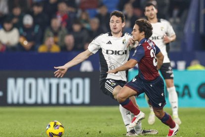 Imagen del partido entre el Levante y el Burgos CF.