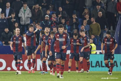Imagen del partido entre el Levante y el Burgos CF.