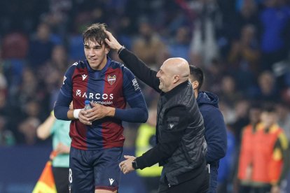 Imagen del partido entre el Levante y el Burgos CF.