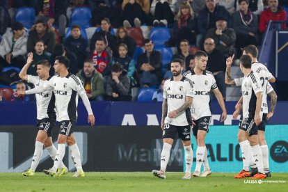 Imagen del partido entre el Levante y el Burgos CF.