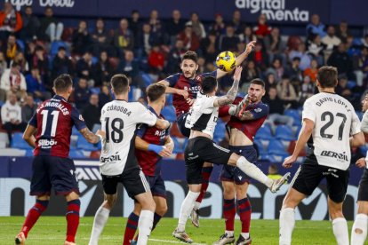 Imagen del partido entre el Levante y el Burgos CF.