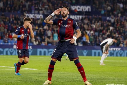 Imagen del partido entre el Levante y el Burgos CF.