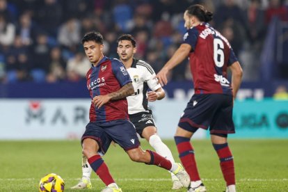 Imagen del partido entre el Levante y el Burgos CF.