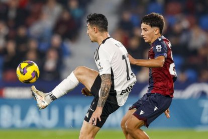 Imagen del partido entre el Levante y el Burgos CF.