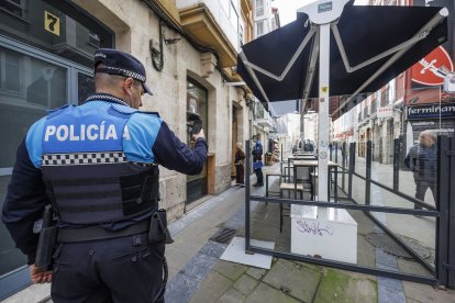 Las quejas sobre terrazas y aparcamiento son muy frecuentes como sugerencia de control a Policía Local.