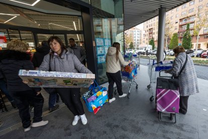 Imágenes de la primera apertura de ALDI en Burgos.