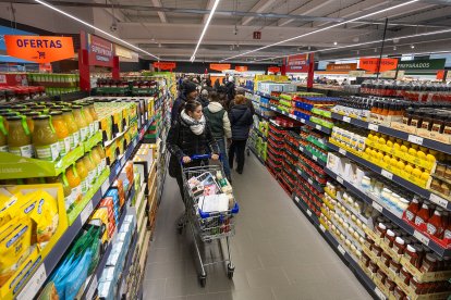 Imágenes de la primera apertura de ALDI en Burgos.