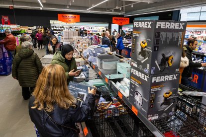 Imágenes de la primera apertura de ALDI en Burgos.