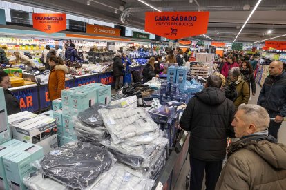 Imágenes de la primera apertura de ALDI en Burgos.