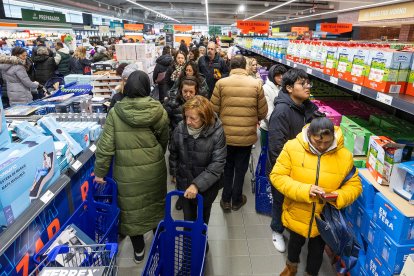 Imágenes de la primera apertura de ALDI en Burgos.