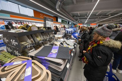 Imágenes de la primera apertura de ALDI en Burgos.