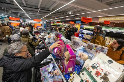 Imágenes de la primera apertura de ALDI en Burgos.