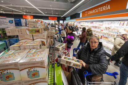 Imágenes de la primera apertura de ALDI en Burgos.