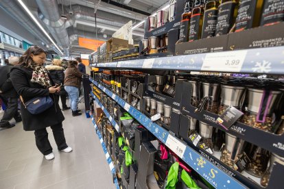 Imágenes de la primera apertura de ALDI en Burgos.