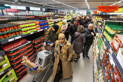Imágenes de la primera apertura de ALDI en Burgos.