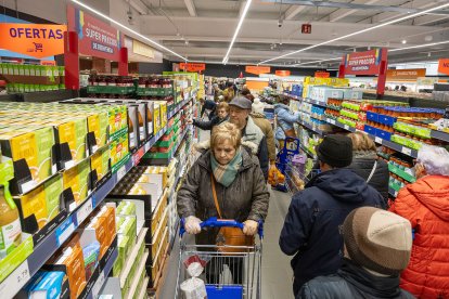 Imágenes de la primera apertura de ALDI en Burgos.
