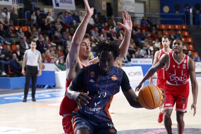 Imagen del partido entre el Grupo Ureta Tizona Burgos y el Cartagena.