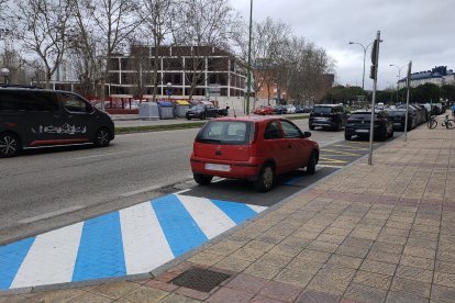Única plaza en Burgos con espacio de acercamiento posterior, que permitiría sacar una silla por detrás.