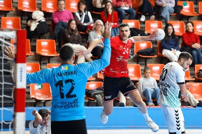 Imagen del partido entre el UBU San Pablo Burgos y el Lanzarote.