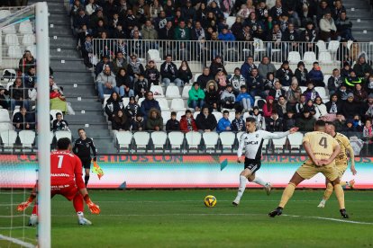 Imagen del partido entre el Burgos CF y el Málaga.