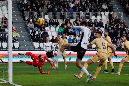 Imagen del partido entre el Burgos CF y el Málaga.