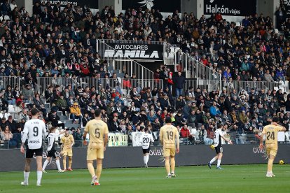 Imagen del partido entre el Burgos CF y el Málaga.