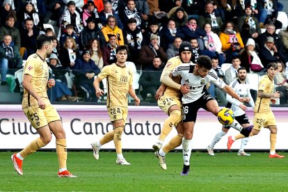 Imagen del partido entre el Burgos CF y el Málaga.