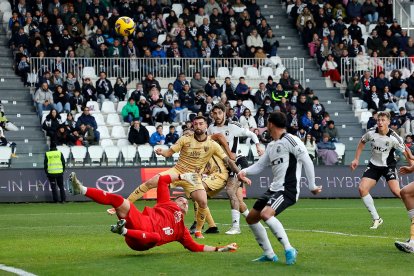 Imagen del partido entre el Burgos CF y el Málaga.
