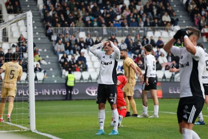 Imagen del partido entre el Burgos CF y el Málaga.