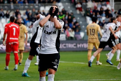 Imagen del partido entre el Burgos CF y el Málaga.
