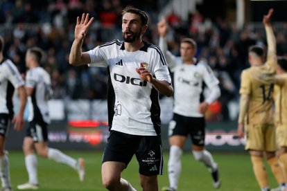 Imagen del partido entre el Burgos CF y el Málaga.