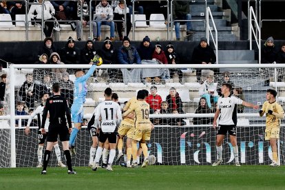 Imagen del partido entre el Burgos CF y el Málaga.