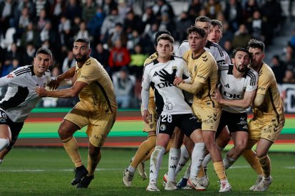 Imagen del partido entre el Burgos CF y el Málaga.