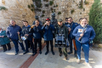 Los músicos recorrieron las calles del centro de la capital, seguidos de un gran gigante que trajo la delegación francesa hasta Burgos.