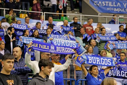 Imagen de aficionados en el Coliseum.