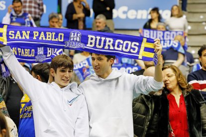 Imagen de aficionados en el Coliseum.
