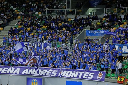 Imagen de aficionados en el Coliseum.