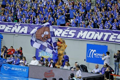 Imagen de aficionados en el Coliseum.