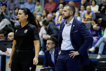 Imagen del partido entre el Silbö San Pablo Burgos y Amics Castelló.